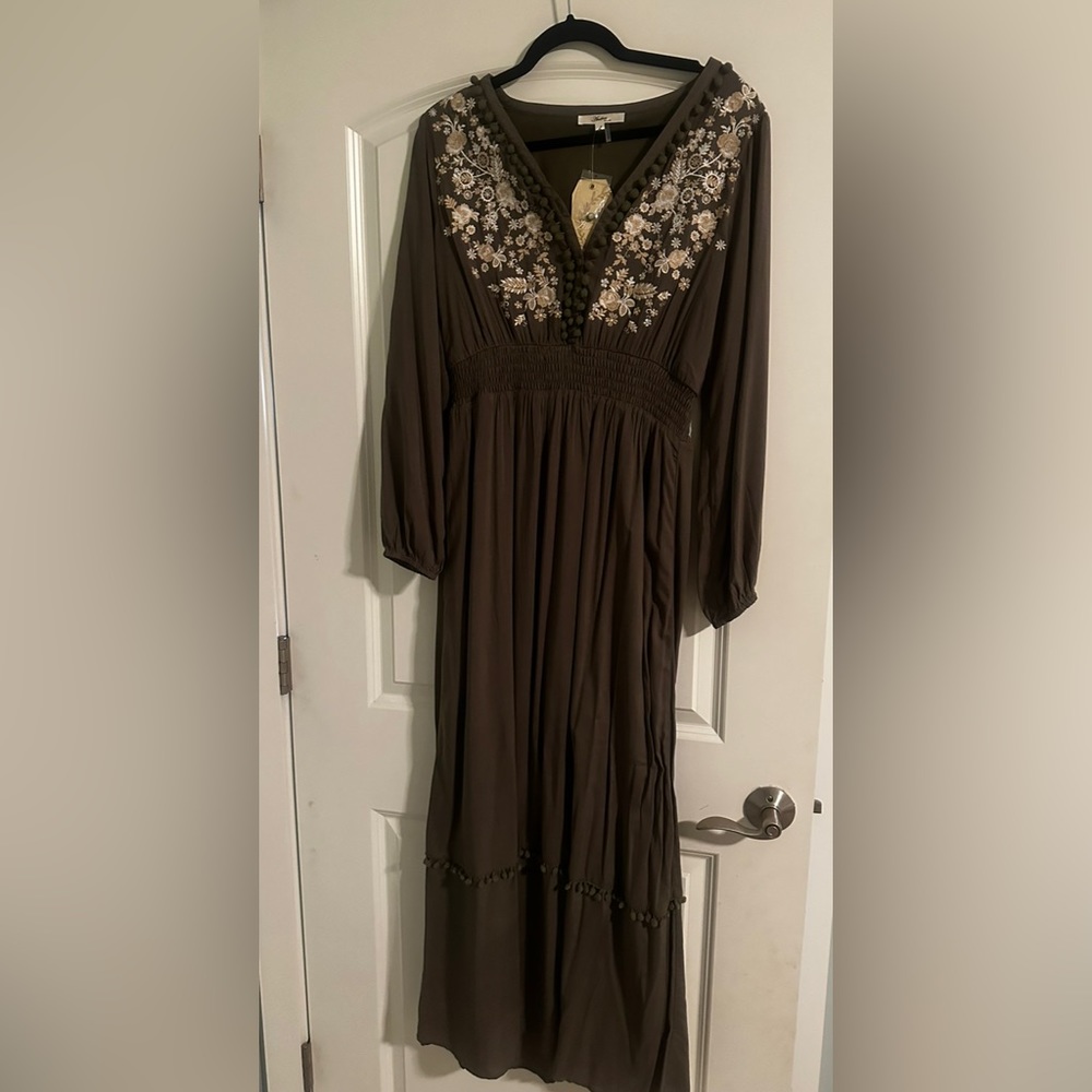 Andree by Unit Embroidered Maxi Dress